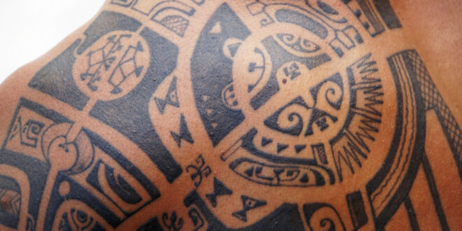 Tattoo mit marquesanischen Motiven