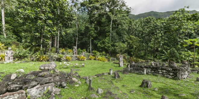 Kultstätte Te l'Ipona auf Hiva Oa, Marquesas-Inseln (Französisch-Polynesien)