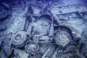 TOP-Wracktauchplatz: Reste eines Schiffswracks unter Wasser am "Millionen-Dollar-Punkt", Espiritu Santo, Vanuatu