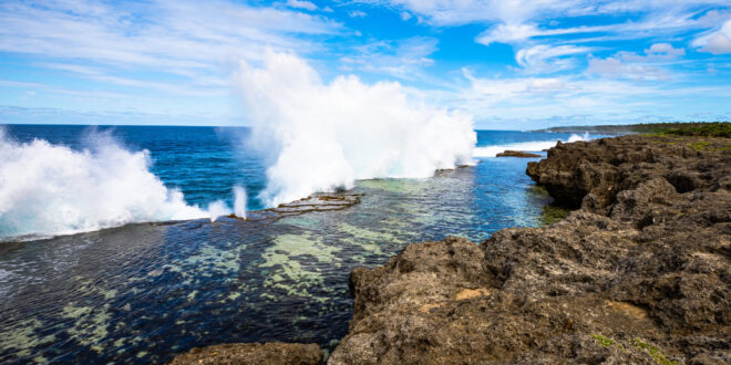 Spektakuläre Blowholes an der Küste von Tongatapu, Tonga