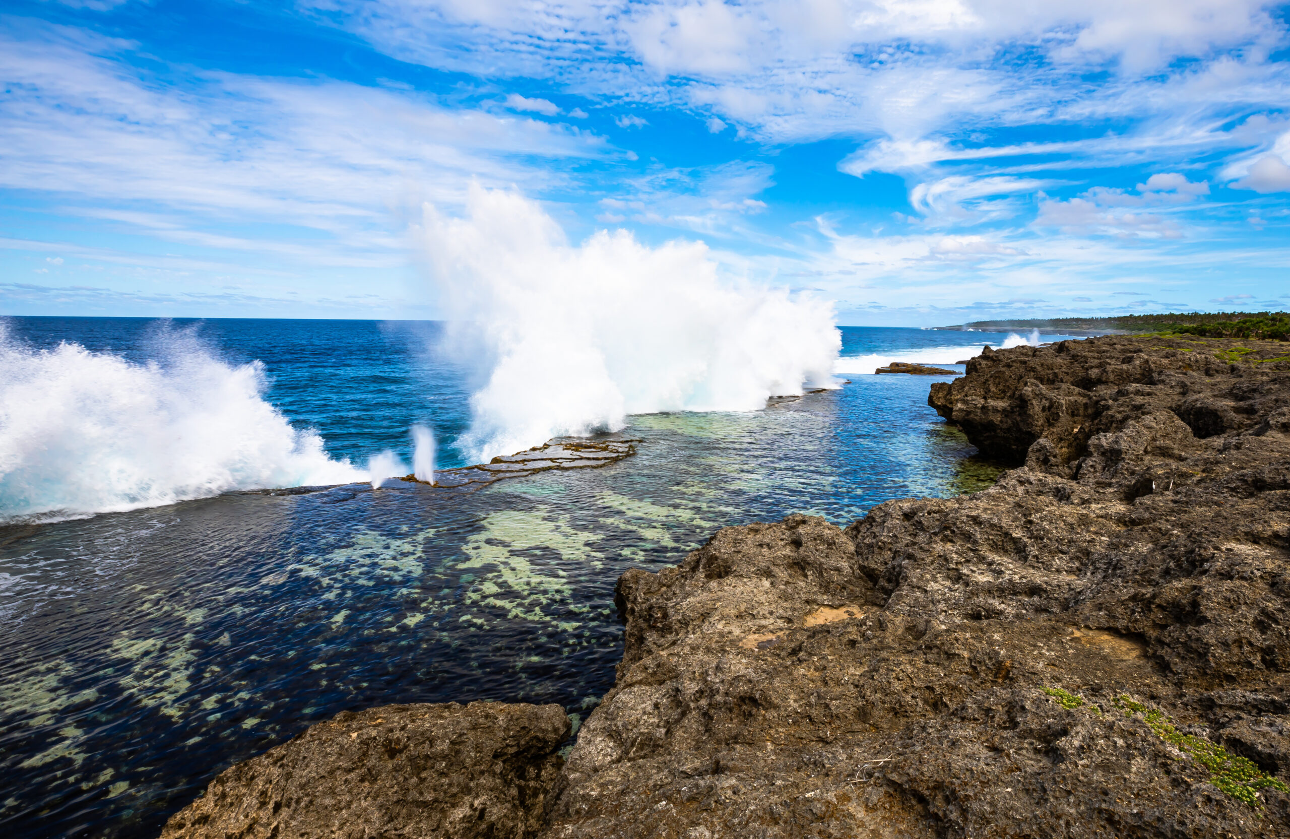 Spektakuläre Blowholes an der Küste von Tongatapu, Tonga